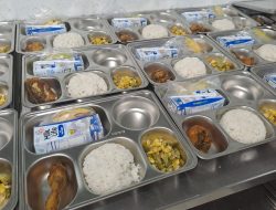 Makan Siang Gratis Berujung Petaka, Puluhan Siswa SMPN 1 Cilimus Diduga Keracunan