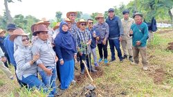 Arboretum Arunika Ditinjau Anggota DPRD Kuningan Pastikan Pelestarian Lingkungan
